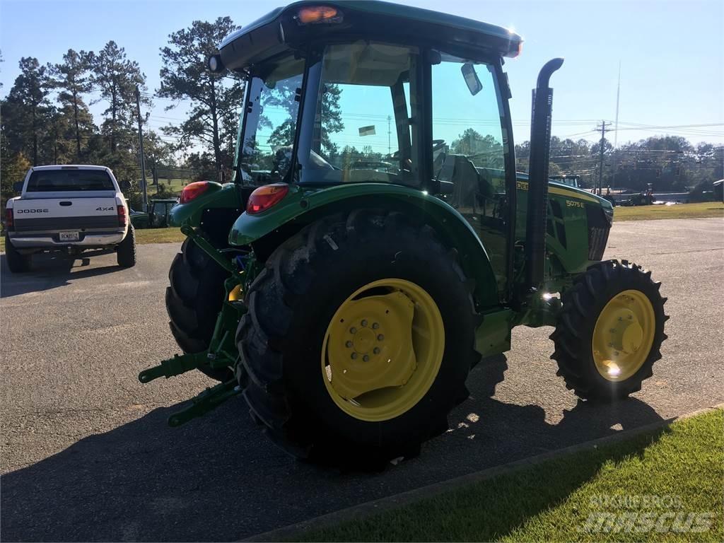 John Deere 5075E Traktory