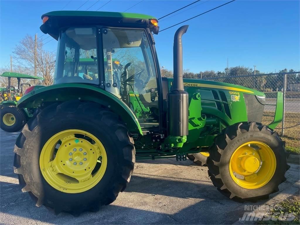 John Deere 5075E Traktory