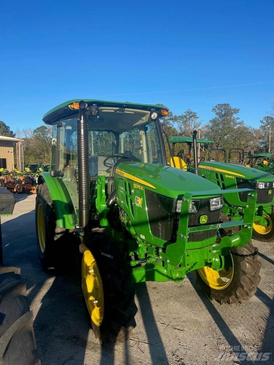 John Deere 5075E Traktory