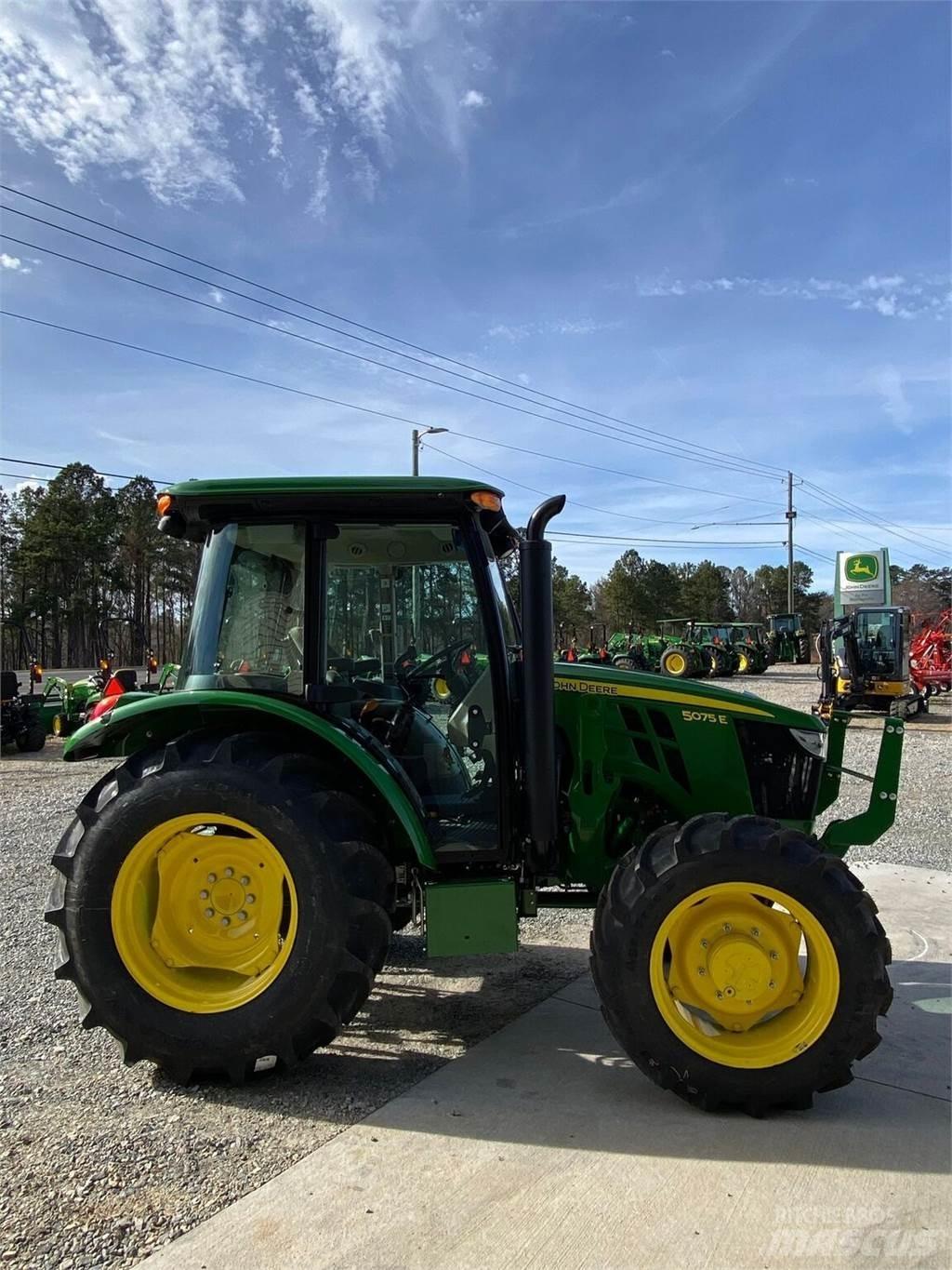 John Deere 5075E Traktory