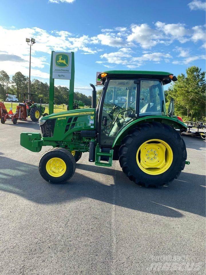John Deere 5075E Traktory