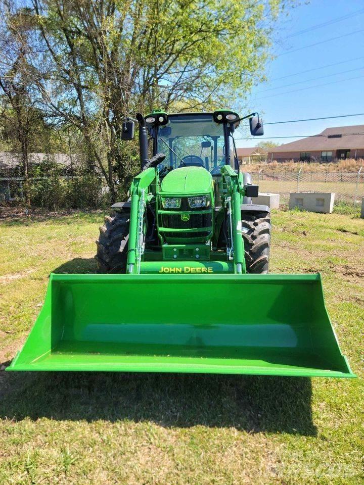 John Deere 5125M Traktory