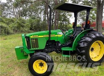 John Deere 5205 Traktory