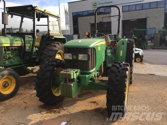John Deere 5515 Traktory