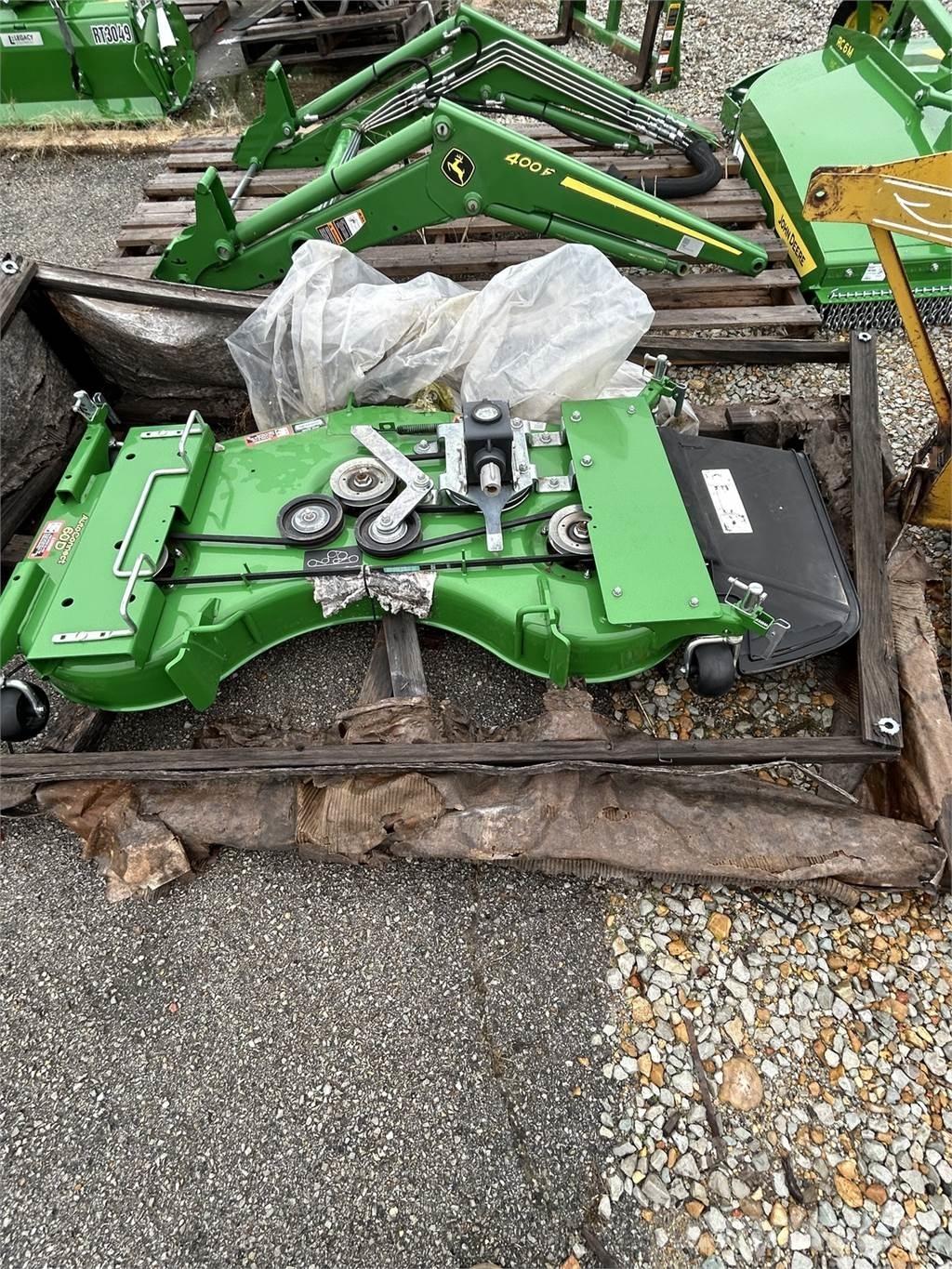 John Deere 60D Žacie stroje