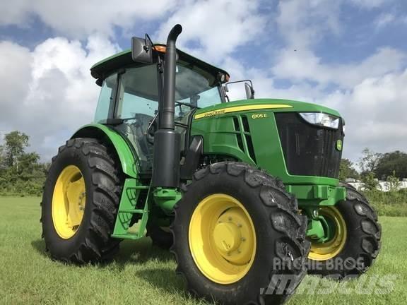 John Deere 6105E Traktory