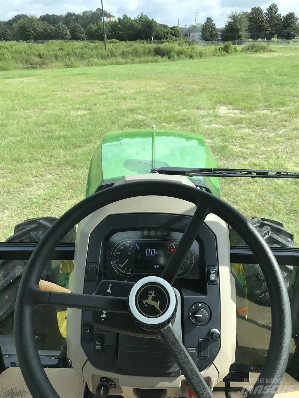John Deere 6105E Traktory