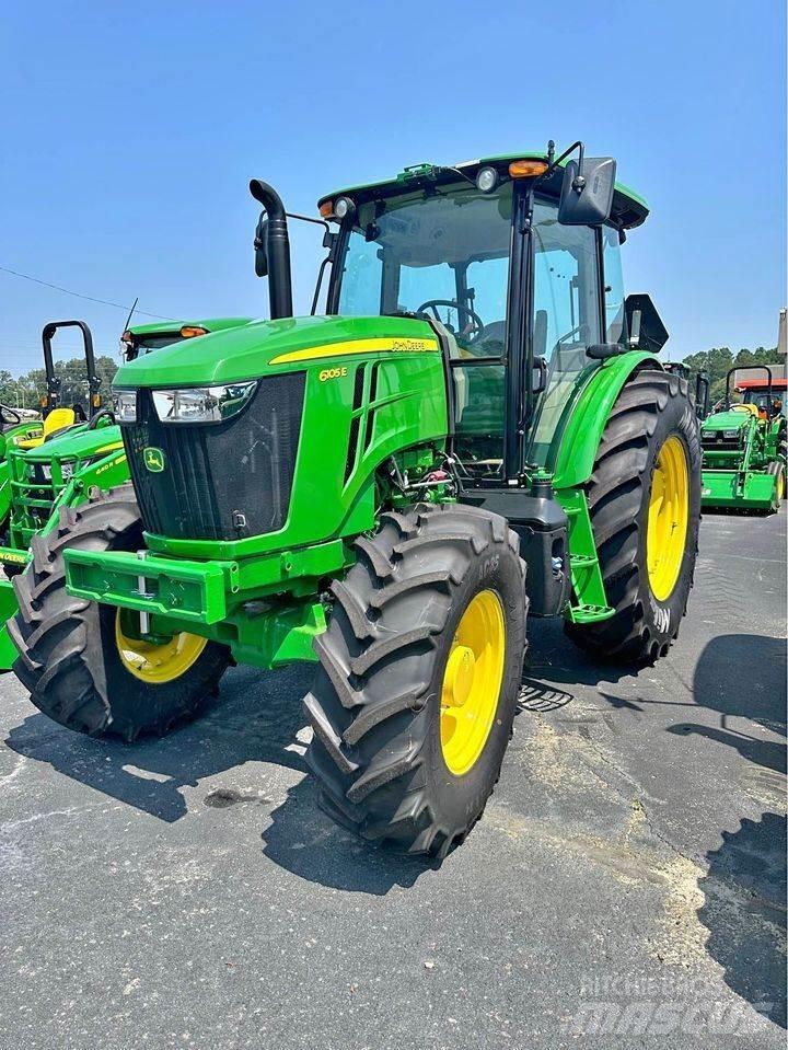 John Deere 6105E Traktory