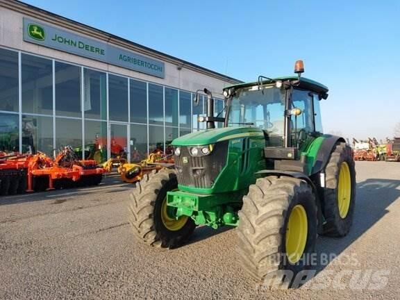 John Deere 6105M Traktory