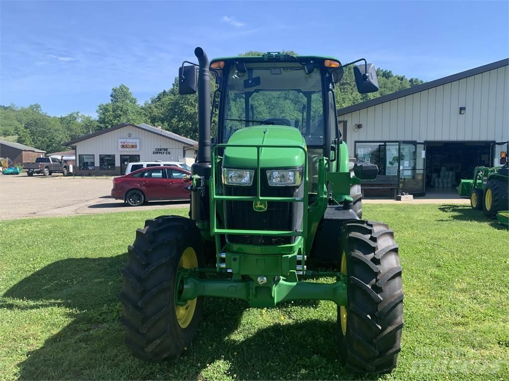 John Deere 6120E Traktory