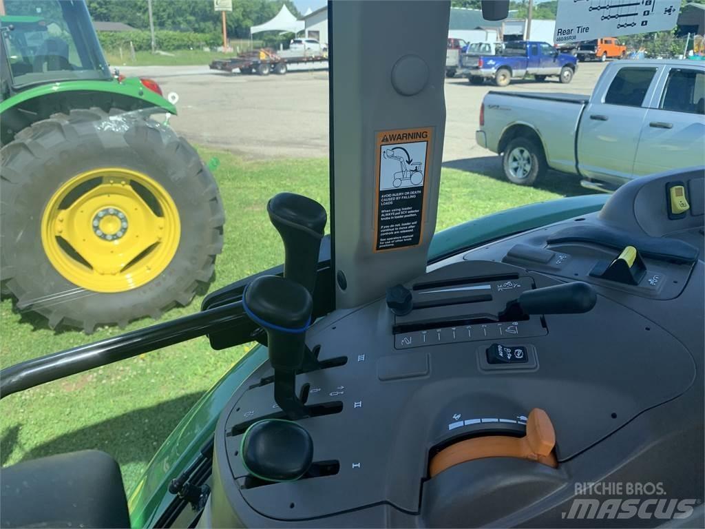 John Deere 6120E Traktory