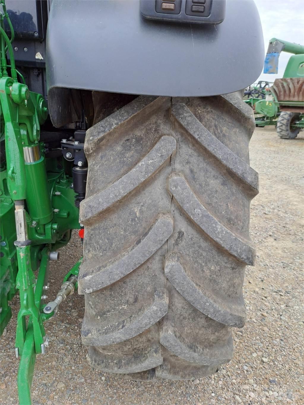 John Deere 6155M Traktory