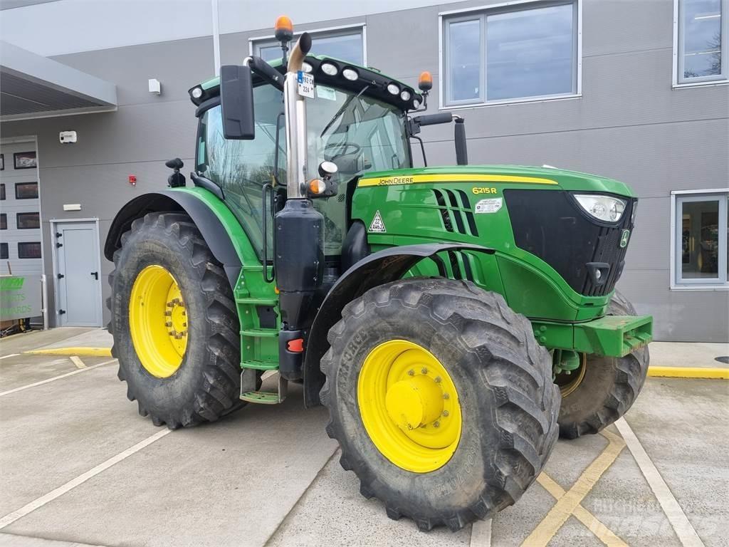 John Deere 6215R Traktory