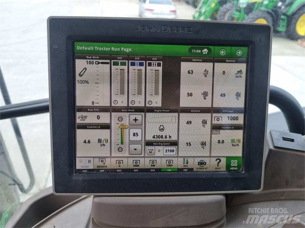 John Deere 6215R Traktory