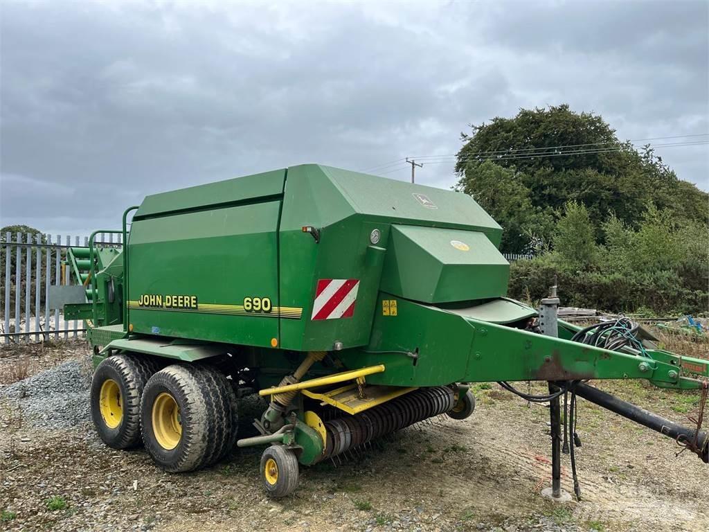 John Deere 690 Lisy na hranaté balíky