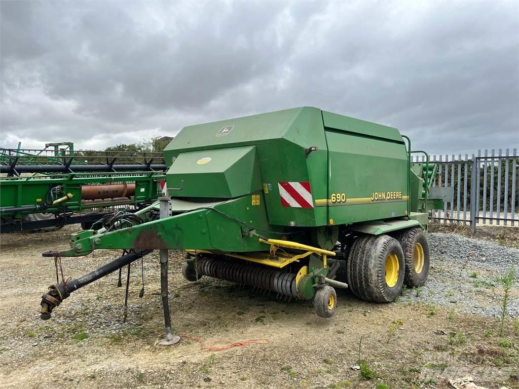 John Deere 690 Lisy na hranaté balíky