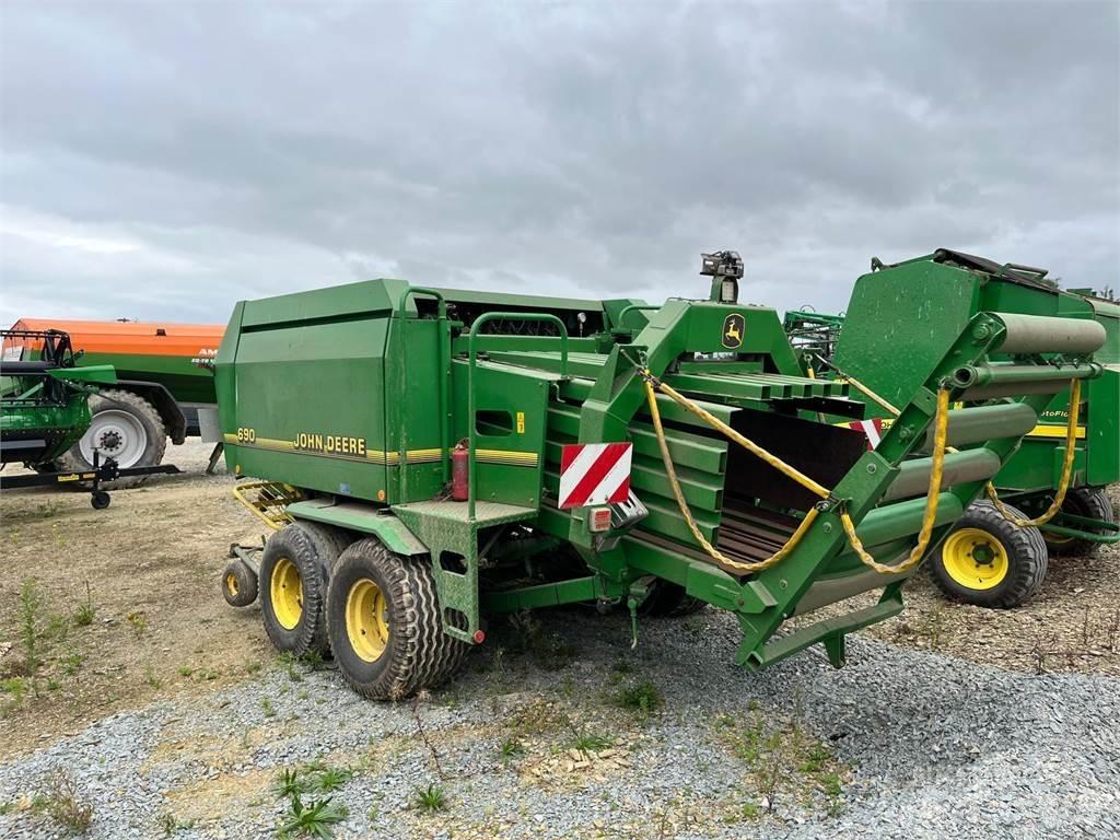 John Deere 690 Lisy na hranaté balíky