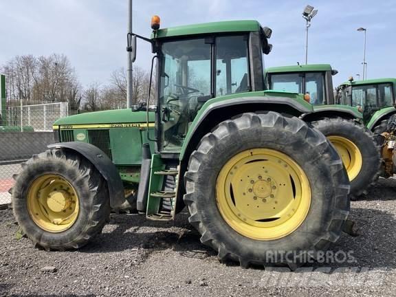 John Deere 6910 Traktory