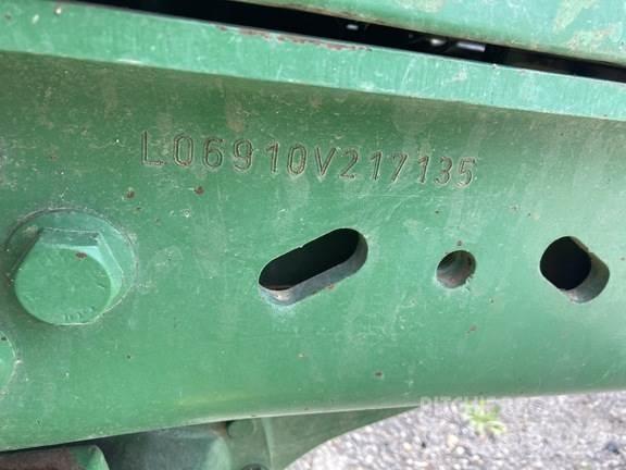 John Deere 6910 Traktory
