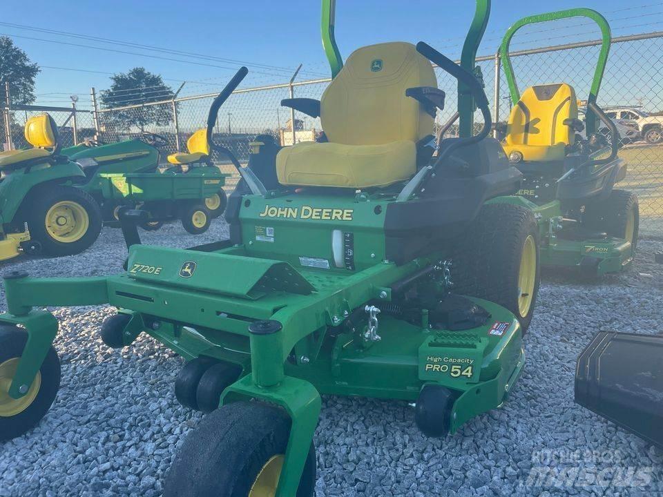 John Deere 720E Kosačky s nulovým polomerom otáčania