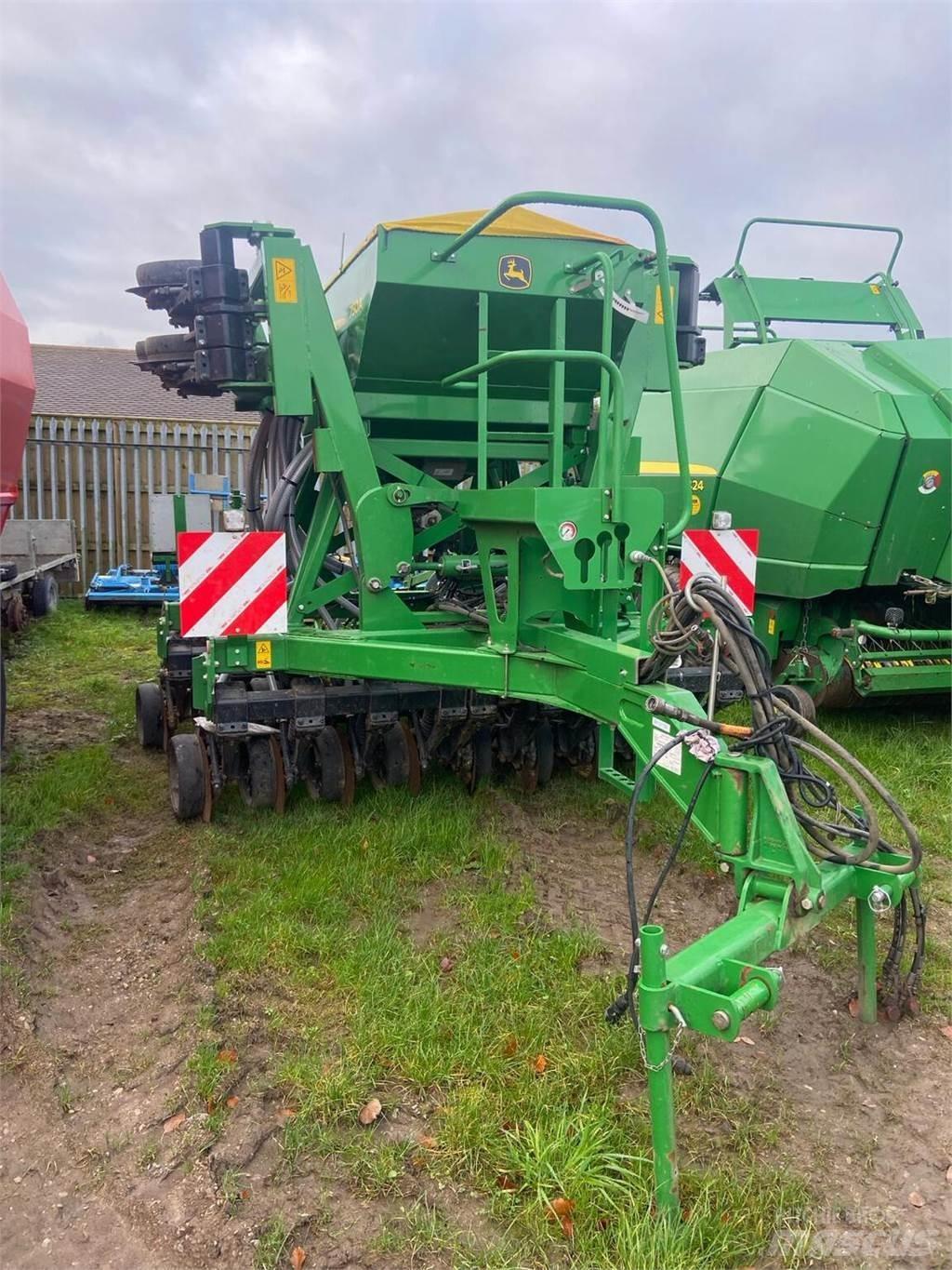 John Deere 750A Mechanické sejačky