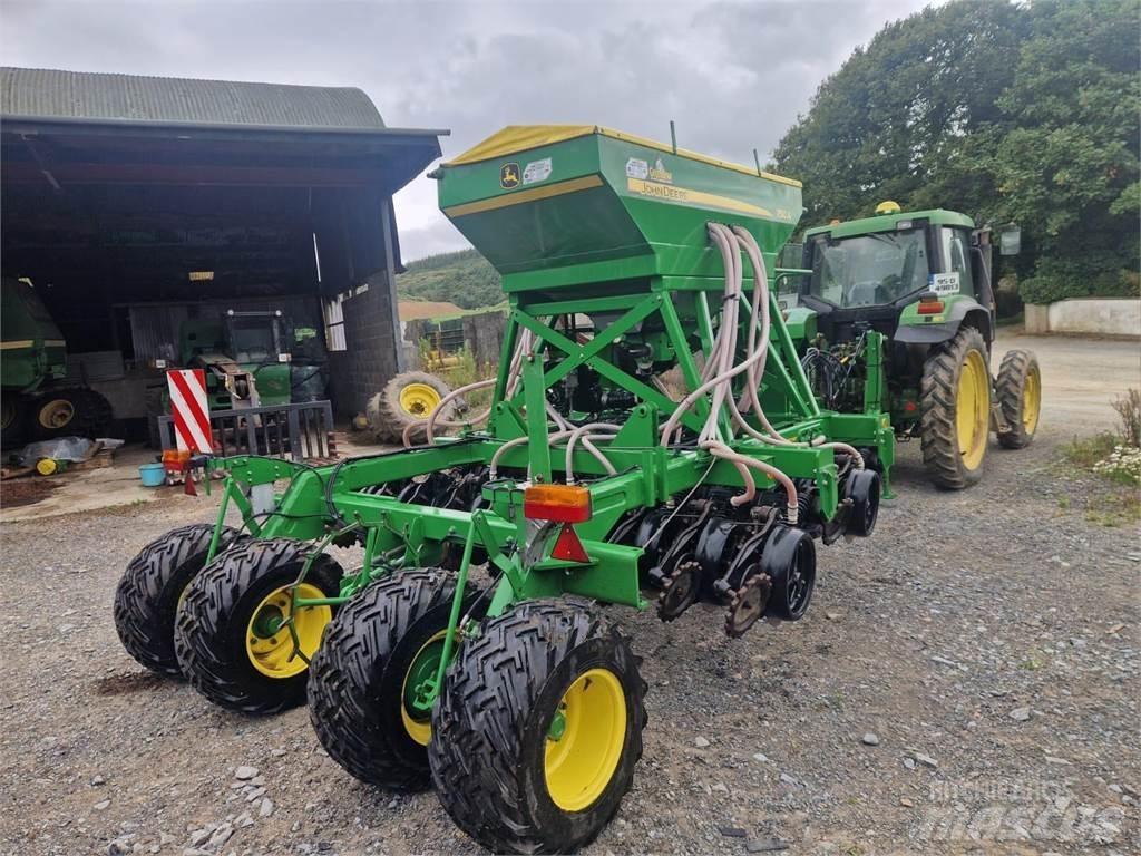 John Deere 750A Mechanické sejačky
