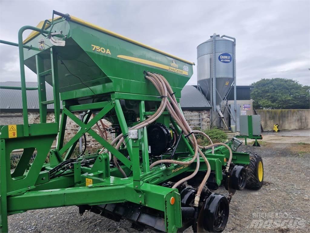 John Deere 750A Mechanické sejačky