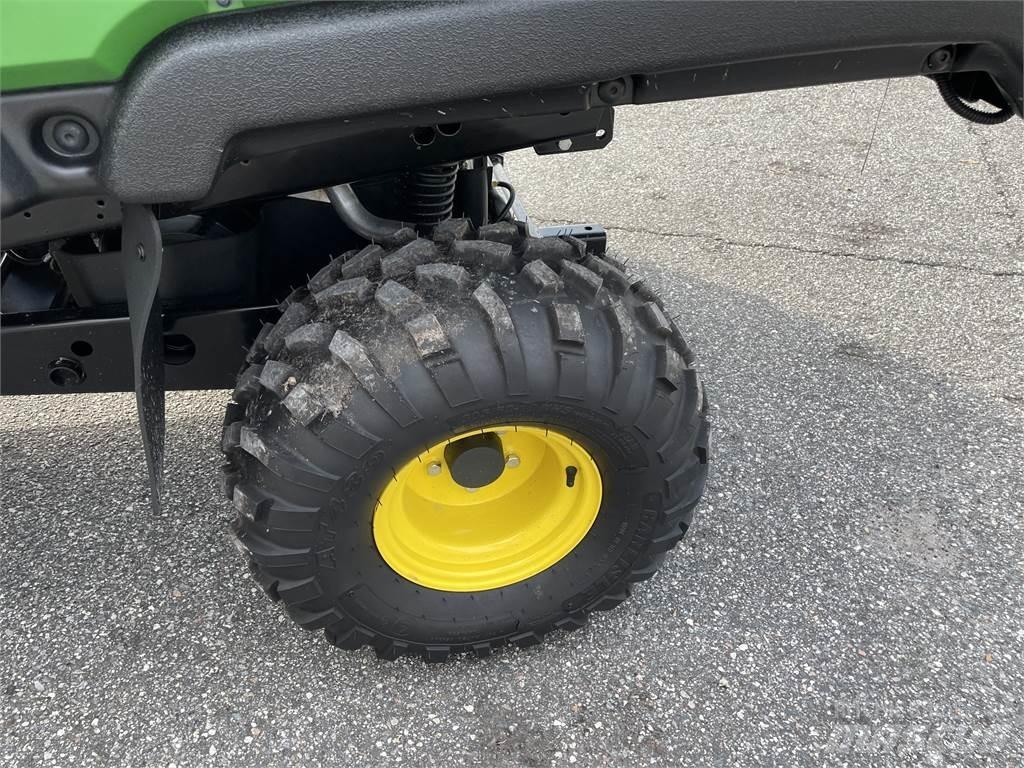 John Deere 815E Úžitkové vozne