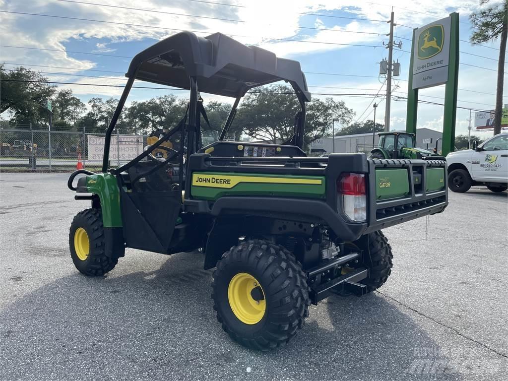 John Deere 815E Úžitkové vozne