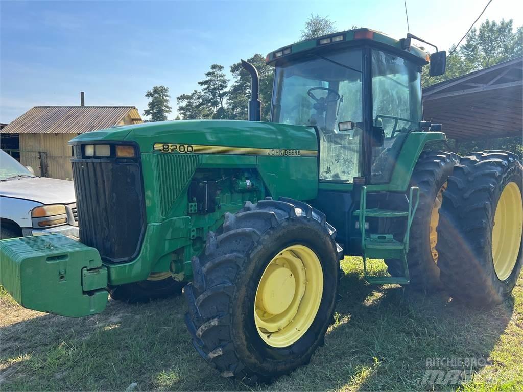 John Deere 8200 Traktory