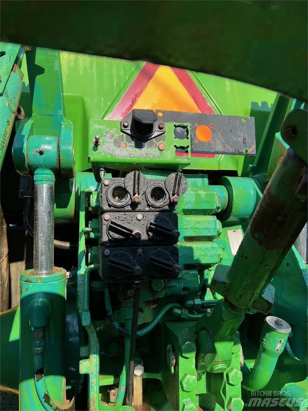 John Deere 8200 Traktory