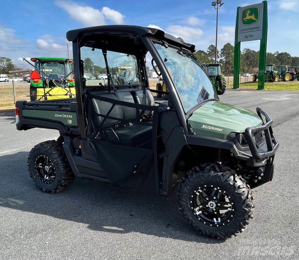 John Deere 835M Úžitkové vozne