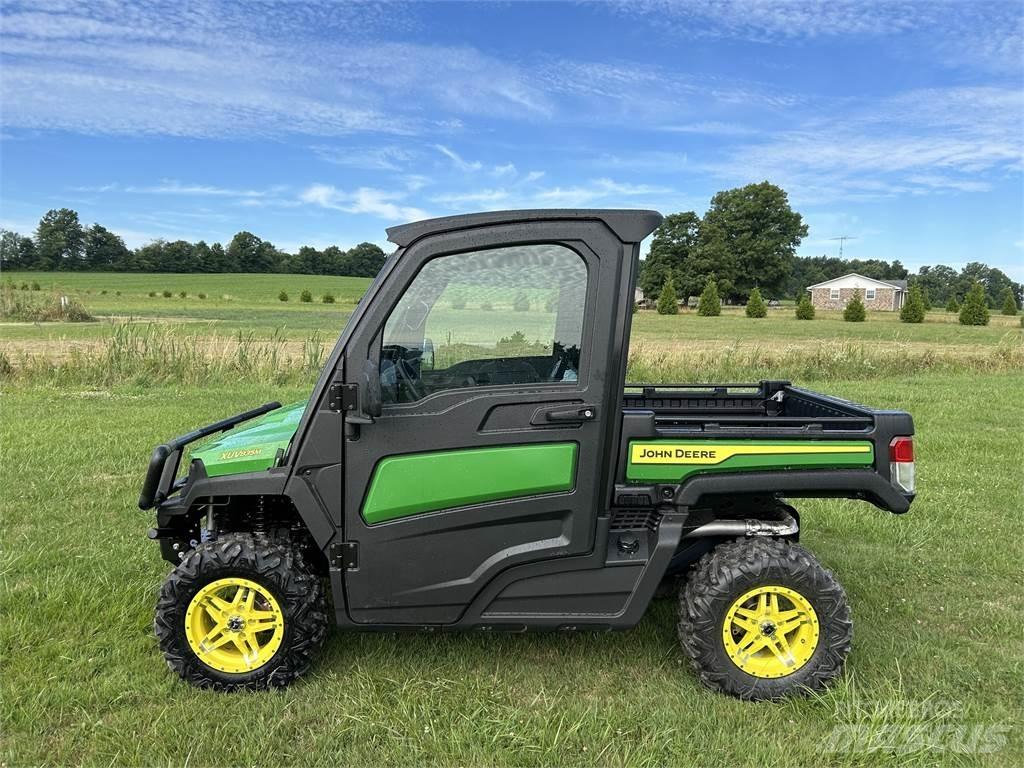 John Deere 835M Úžitkové vozne