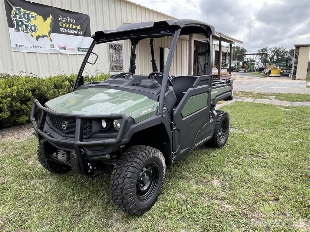 John Deere 835M Úžitkové vozne