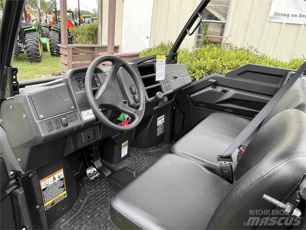 John Deere 835M Úžitkové vozne
