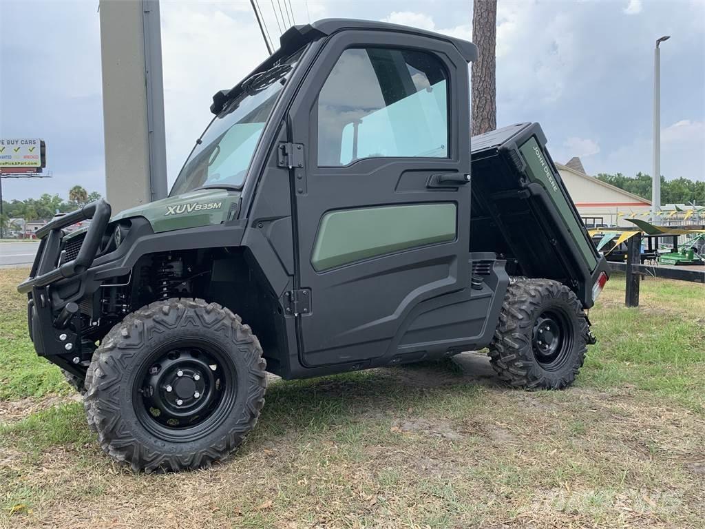 John Deere 835M Úžitkové vozne