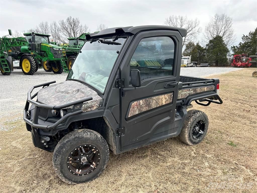 John Deere 835R Úžitkové vozne