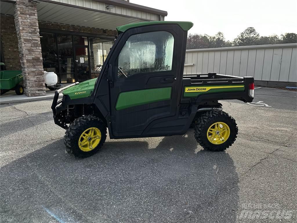 John Deere 835R Úžitkové vozne
