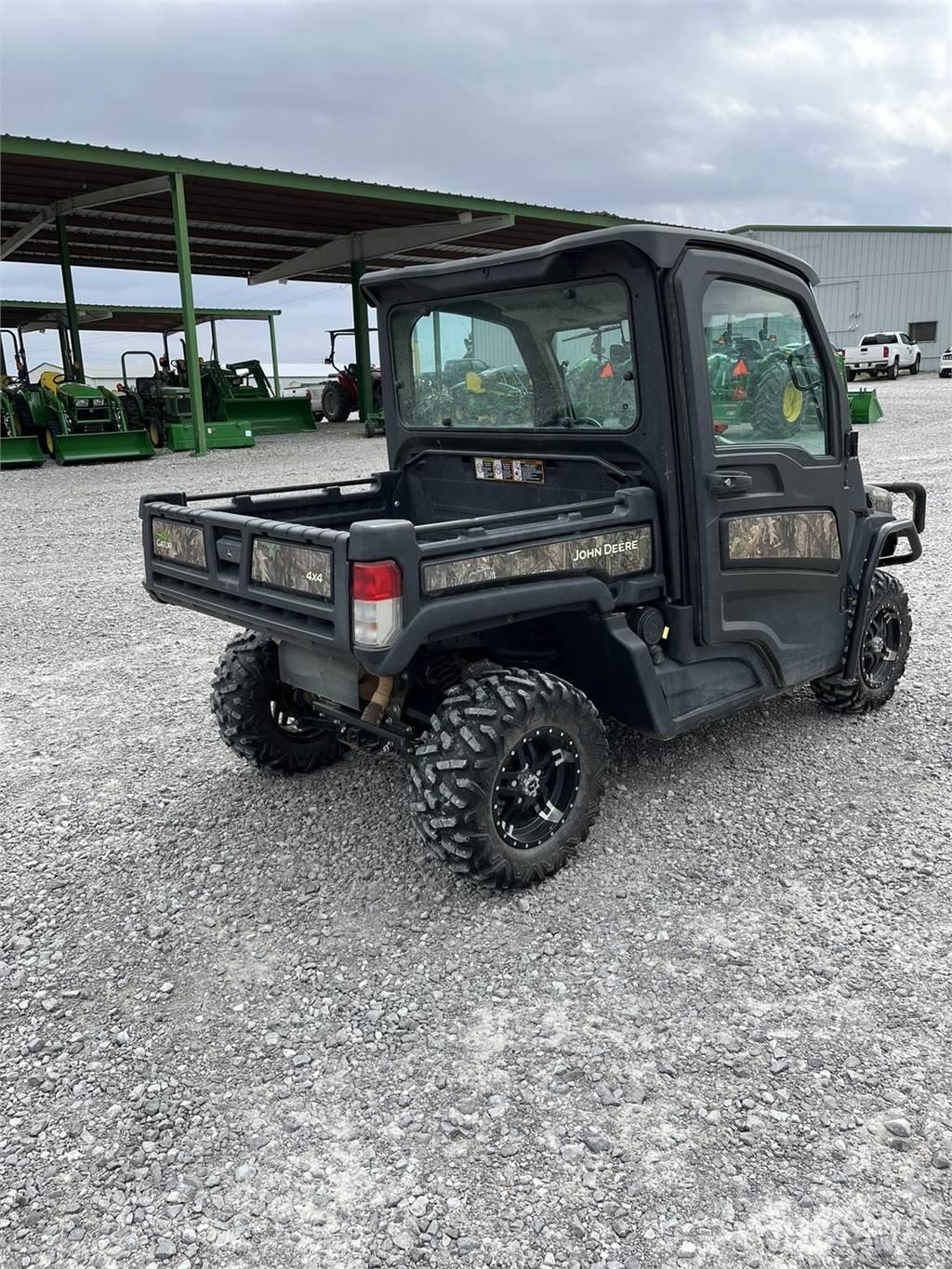 John Deere 835R Úžitkové vozne