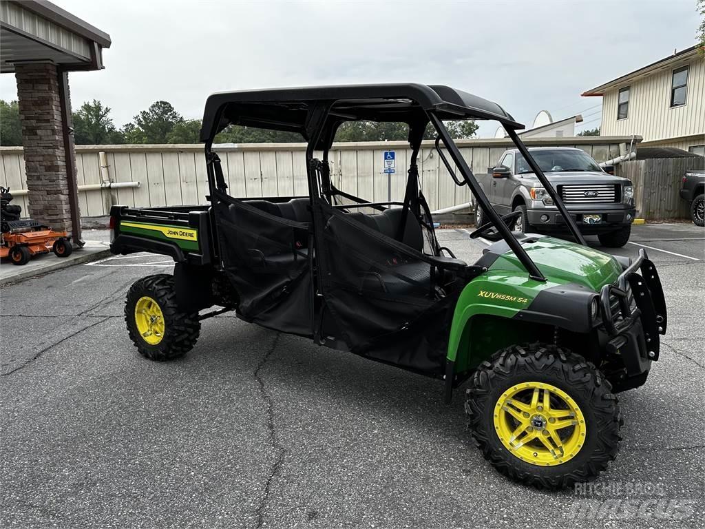 John Deere 855M Úžitkové vozne