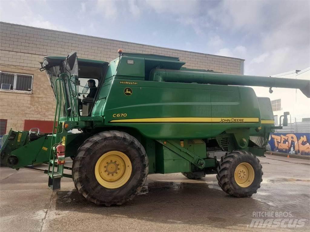 John Deere C670 Kombinované zberacie stroje
