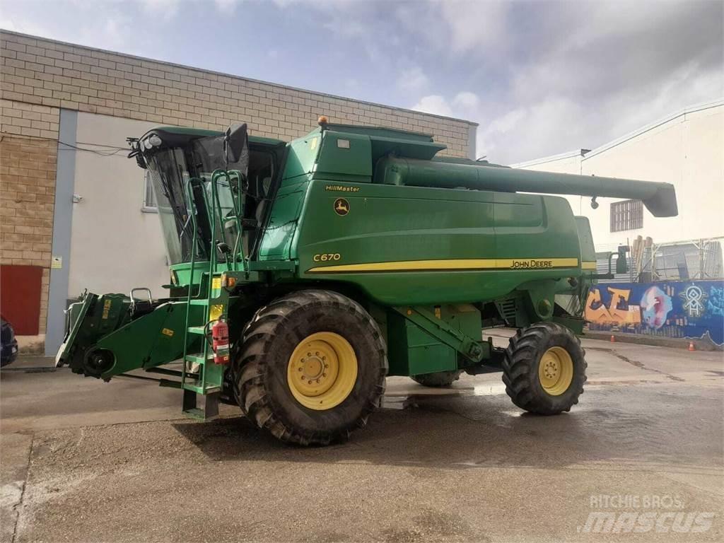 John Deere C670 Kombinované zberacie stroje