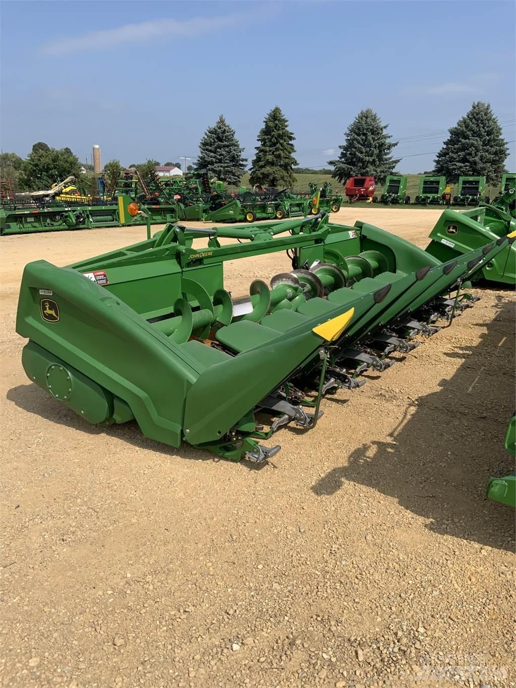 John Deere C8F Príslušenstvo a náhradné diely ku kombajnom