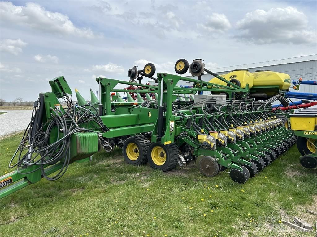 John Deere DB60 Sadiace stroje