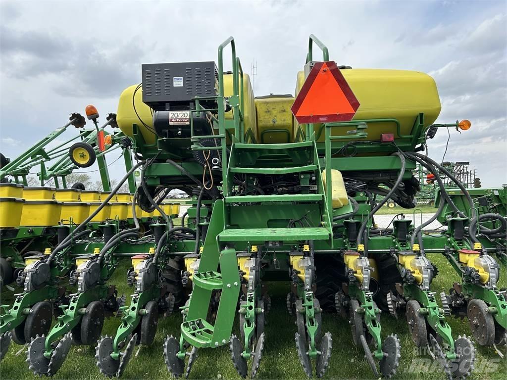 John Deere DB60 Sadiace stroje