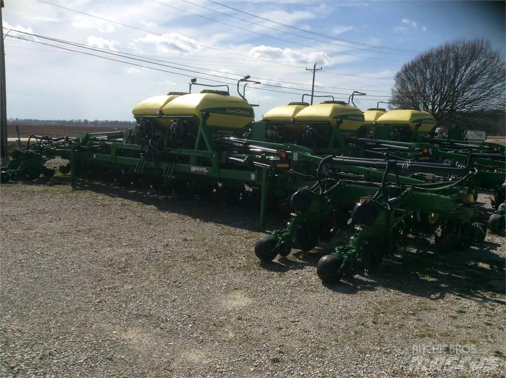 John Deere DR18 Sadiace stroje