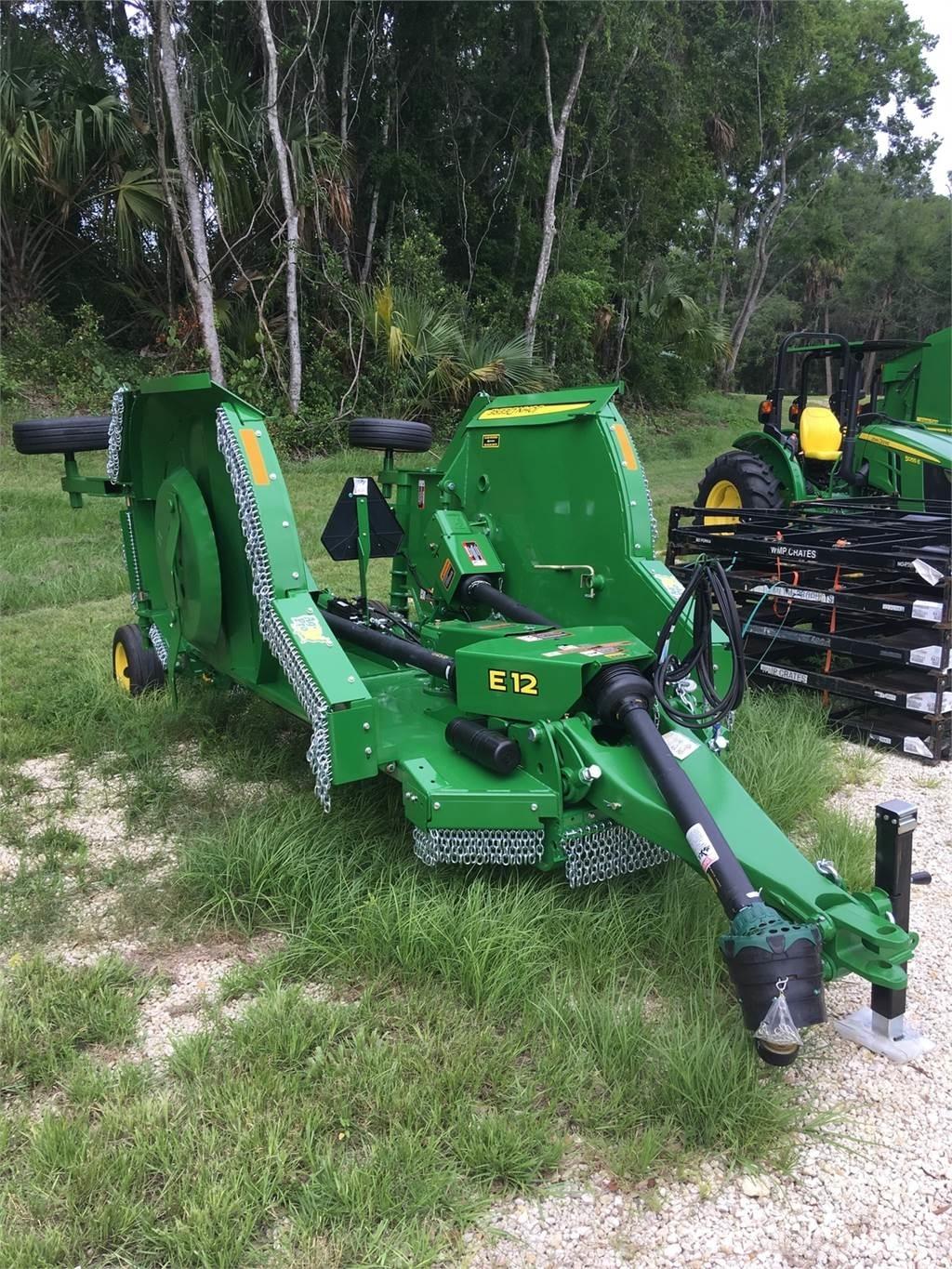 John Deere FC12E Drviče a rezače balíkov