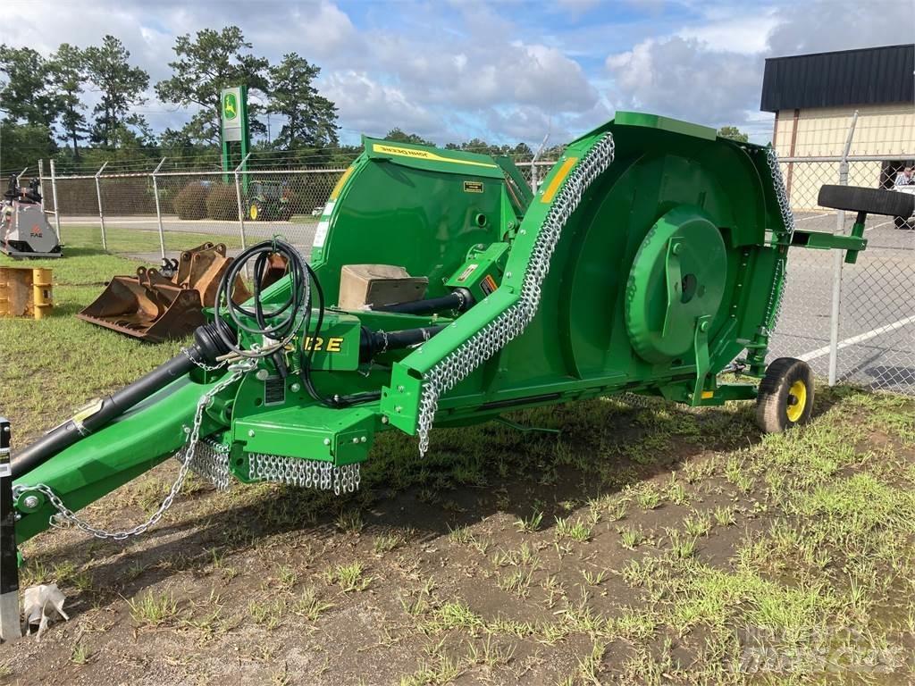 John Deere FC12E Drviče a rezače balíkov