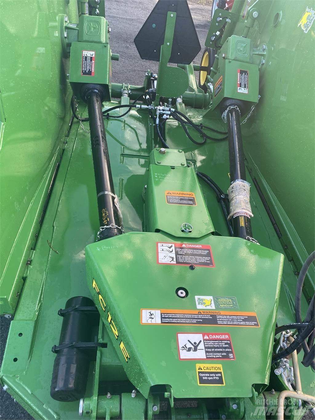 John Deere FC12E Drviče a rezače balíkov