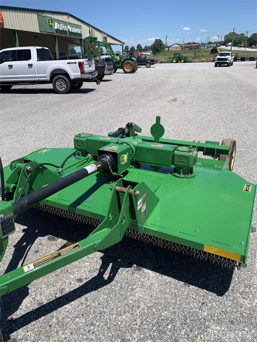 John Deere MX8 Drviče a rezače balíkov